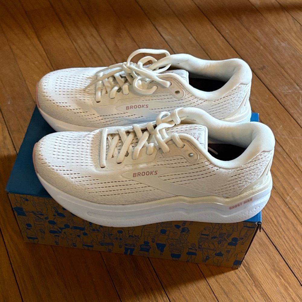 Never Used Brooks Classic White Sneakers